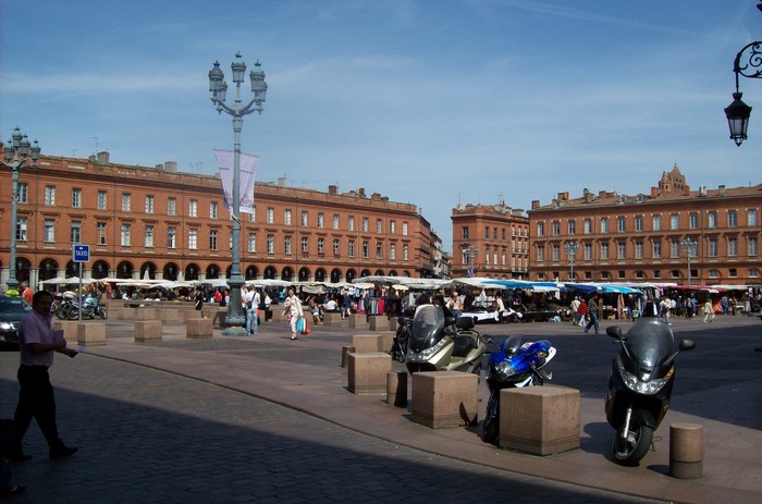 Toulouse propose du wifi gratuit place du Capitole